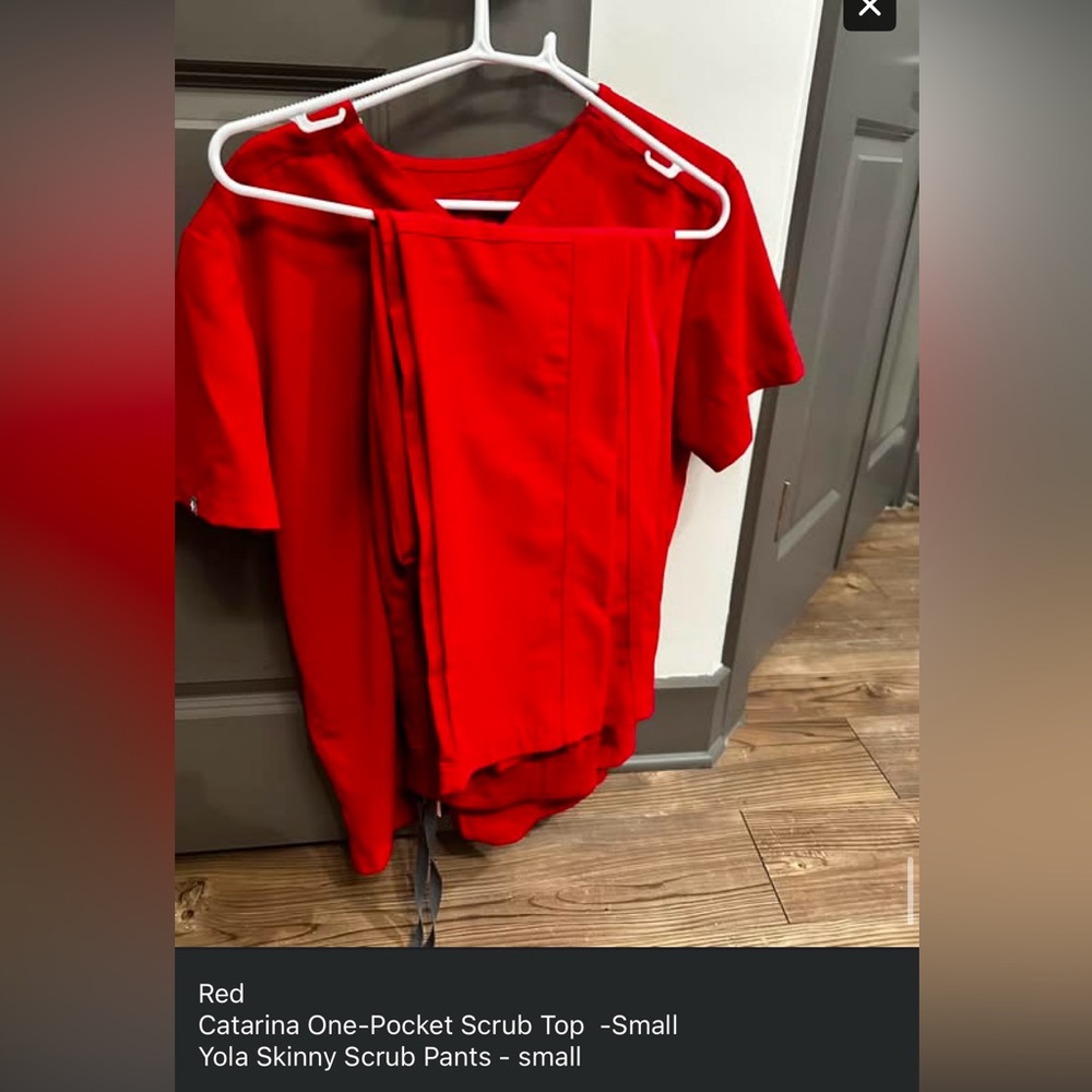 FIGS SCRUBS SET RED SIZE Small